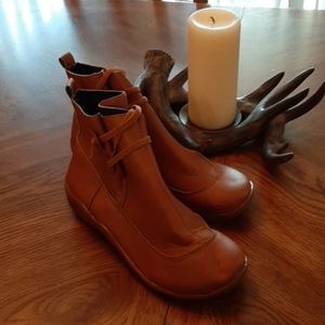 Leather weatherproof ankle boots